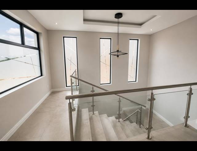 4 BEDROOM HOUSE FOR SALE IN MIDSTREAM ESTATE